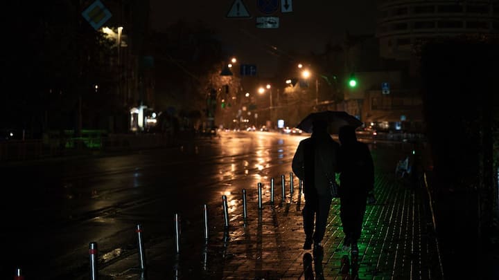 Ukraine braces for winter as Russia targets power grid, Zelenskyy seeks US support