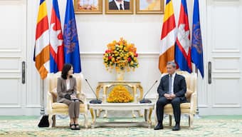 South Korea's 2nd Vice Foreign Minister Kim Jina and Cambodia's Prime Minister Hun Manet meet at the Peace Palace, in Phnom Penh, Cambodia, October 16, 2025. File Image/Agence Kampuchea Press via Reuters