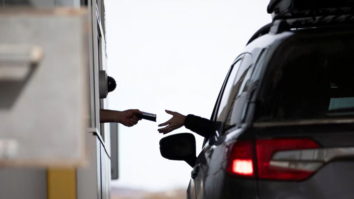 Canada issues alert: US border entry crackdown puts PR, green card status at risk Canada issues alert: US border entry crackdown puts PR, green card status at risk