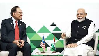 Malaysian PM Anwar Ibrahim (left) with Indian PM Narendra Modi