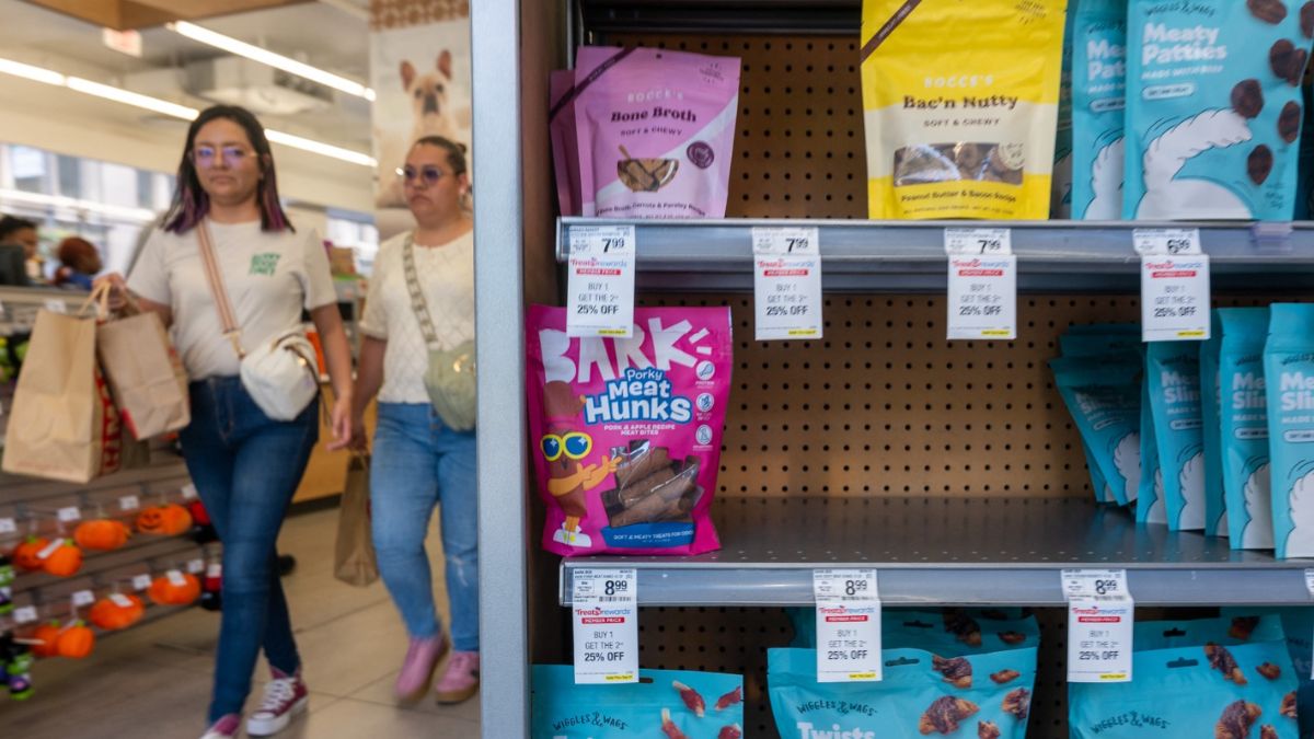 Job fears under Trump pull US consumer confidence down to 5-month low