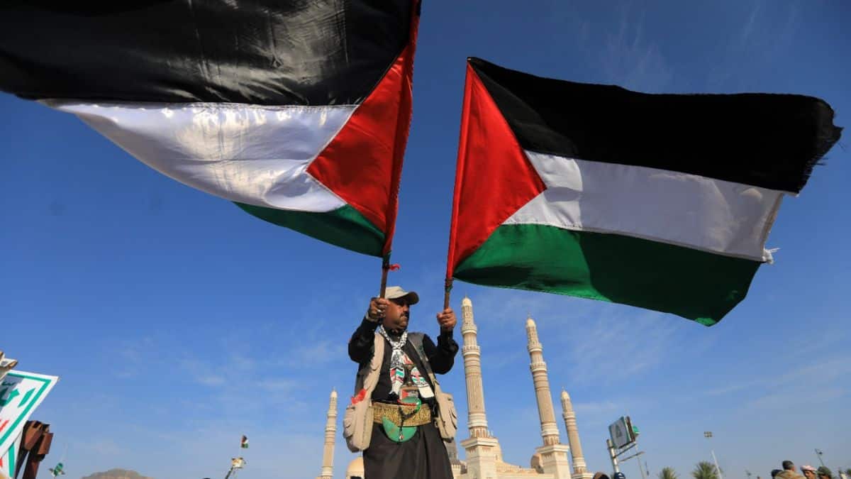 <div>World leaders react as Hamas 'partially' accepts Trump's Gaza peace proposal</div>