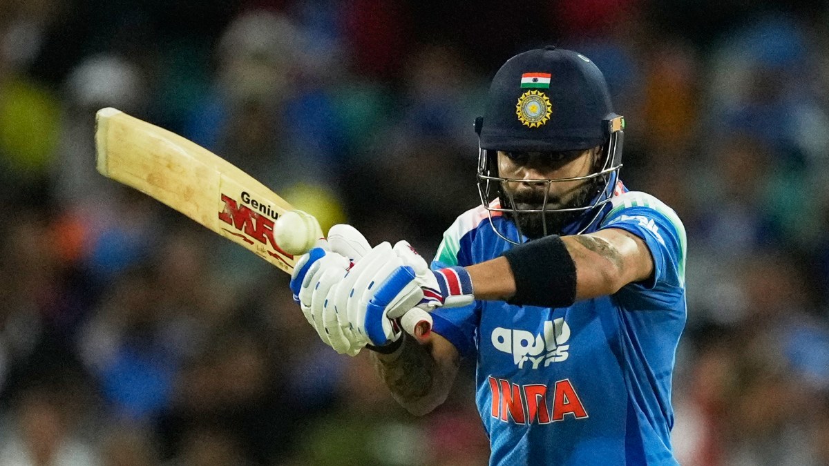 Kohli breaks Tendulkar's world record, surpasses Sangakkara after completing 75th ODI fifty in Sydney Kohli breaks Tendulkar's world record, surpasses Sangakkara after completing 75th ODI fifty in Sydney
