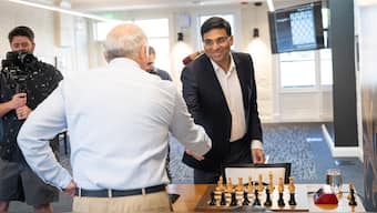 Viswanathan Anand signed off from 'Clutch Chess: The Legends' with back-to-back wins against Garry Kasparov after conceding an unassaible lead to his former arch-rival. Image credit: Saint Louis Chess Club/Lennart Ootes