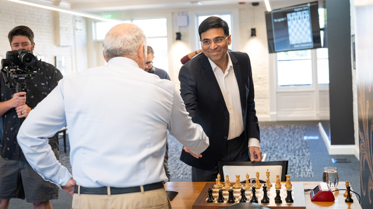 Viswanathan Anand signed off from 'Clutch Chess: The Legends' with back-to-back wins against Garry Kasparov after conceding an unassaible lead to his former arch-rival. Image credit: Saint Louis Chess Club/Lennart Ootes Viswanathan Anand signed off from 'Clutch Chess: The Legends' with back-to-back wins against Garry Kasparov after conceding an unassaible lead to his former arch-rival. Image credit: Saint Louis Chess Club/Lennart Ootes