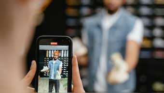 Police arrested 46 individuals, including 11 suspected members of gangs that targeted delivery vans transporting the new iPhone 17. (Photo Pexel)