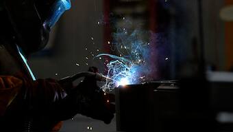 The proposal aims to protect Europe’s steel industry by imposing trade barriers to prevent a flood of imports diverted by US tariffs. (Photo: AP)