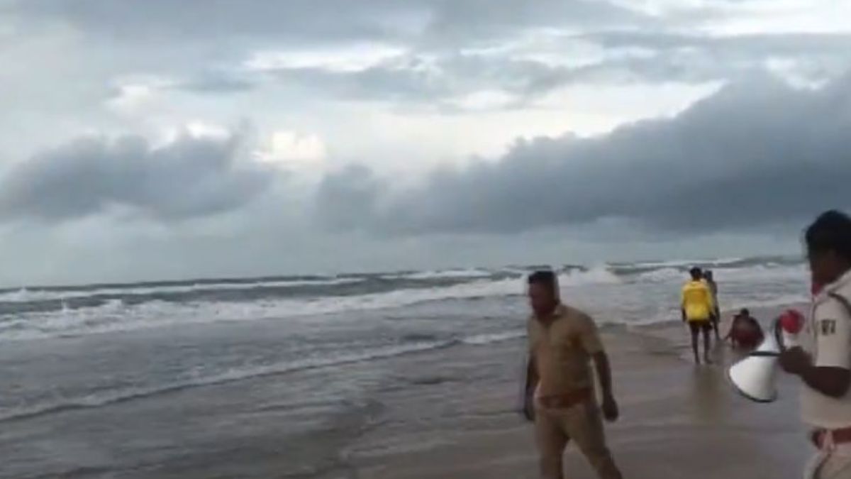 Breaking News Live Updates: Cyclone Montha hits Andhra coast, one dead, schools shut amid heavy rain Breaking News Live Updates: Cyclone Montha hits Andhra coast, one dead, schools shut amid heavy rain