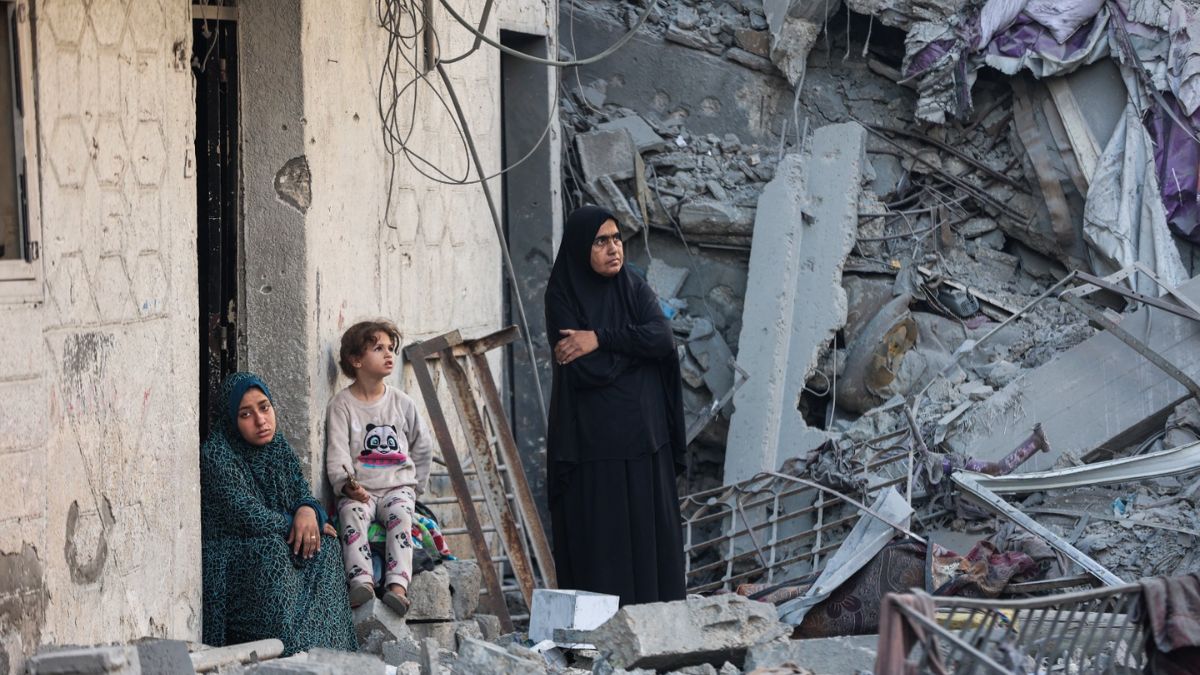 Palestinians recover a body from the rubble of a house destroyed in an overnight Israeli strike in Gaza City on October 29, 2025. (AFP file)
Palestinians recover a body from the rubble of a house destroyed in an overnight Israeli strike in Gaza City on October 29, 2025. (AFP file)