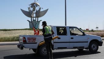 A municipal employee stops near Peace Square, during preparations for an international summit on Gaza, amid a ceasefire between Israel and Hamas, at the Red Sea resort of Sharm el-Sheikh, Egypt, October 11.(Photo: REUTERS/Amr Abdallah Dalsh)
