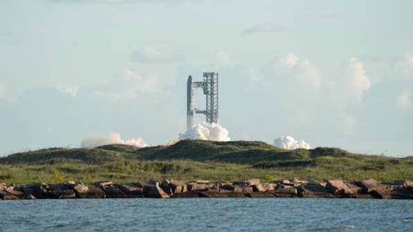 SpaceX’s Starship soars over Texas in successful 11th test flight