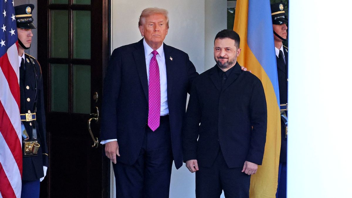 US President Donald Trump welcomed Ukrainian President Volodymyr Zelensky as he arrived for a meeting at the White House in Washington. (Photo: AFP)
US President Donald Trump welcomed Ukrainian President Volodymyr Zelensky as he arrived for a meeting at the White House in Washington. (Photo: AFP)