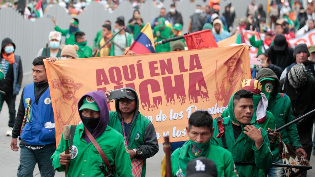 Protesters attack US embassy in Bogota with arrows and explosives, injuring 4 Colombian police officers Protesters attack US embassy in Bogota with arrows and explosives, injuring 4 Colombian police officers