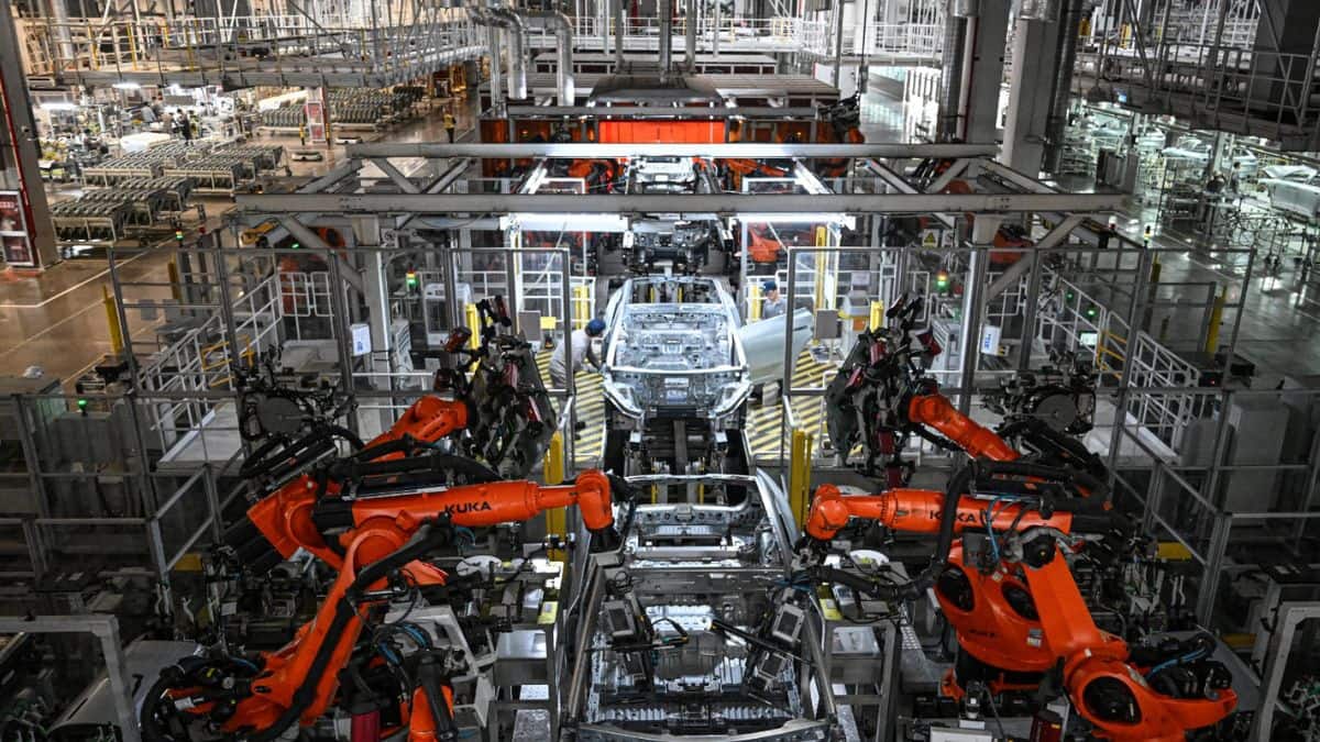China’s shrinking population met with surge in automation as 300,000 new robots keep factories powered