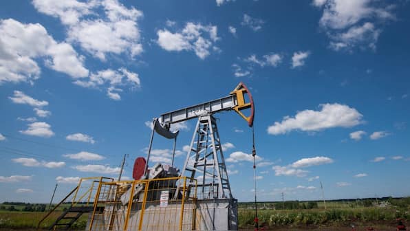 Oil prices at 5-month low as investors sense global glut over US-China tension