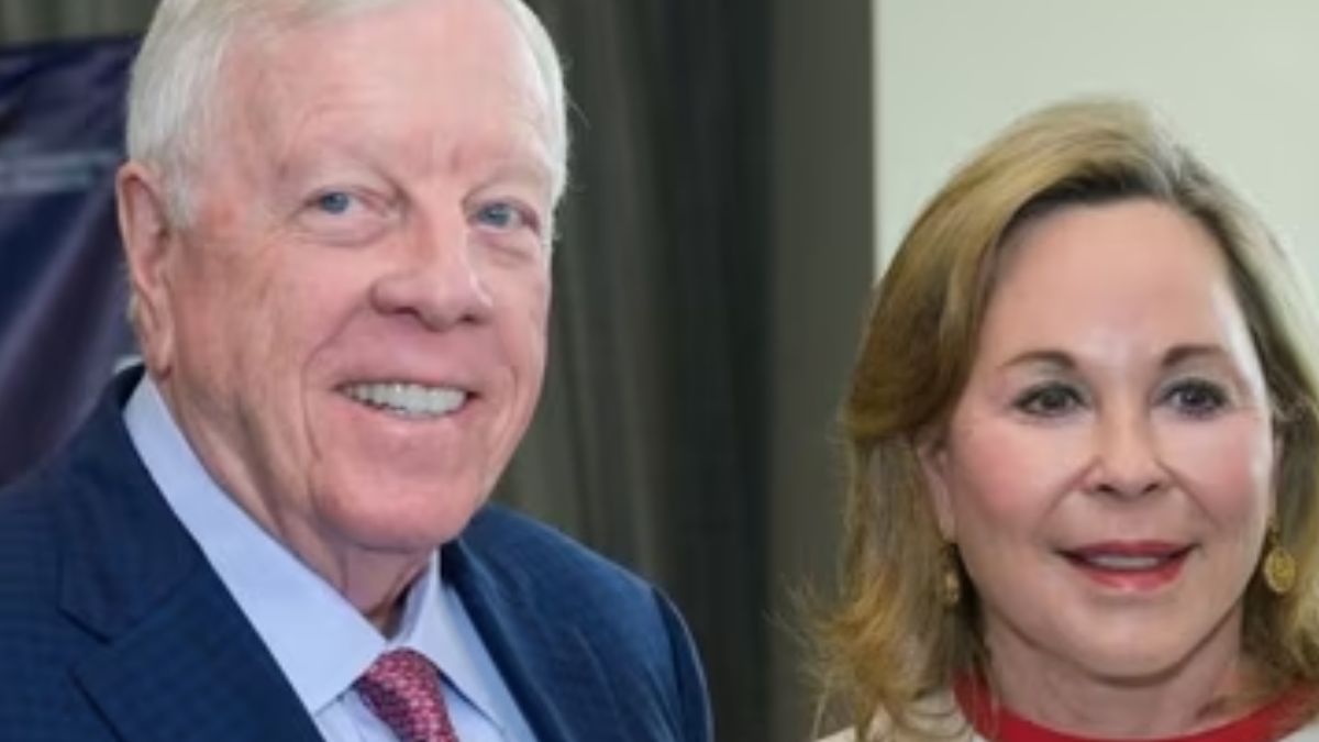 Houston billionaire couple with net worth of more than $11 billion to donate 95% of their wealth to charity Houston billionaire couple with net worth of more than $11 billion to donate 95% of their wealth to charity