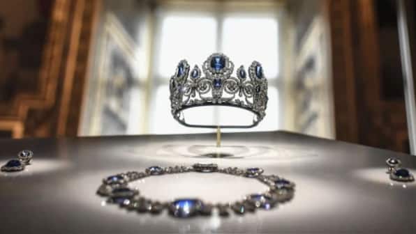 ‘Heist of a century’: How robbers broke into Louvre & stole ‘priceless’ jewels under 8 mins