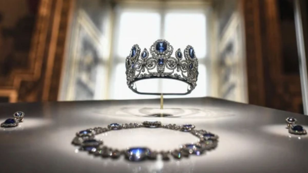 ‘Heist of a century’: How robbers broke into Louvre & stole ‘priceless’ jewels under 8 mins ‘Heist of a century’: How robbers broke into Louvre & stole ‘priceless’ jewels under 8 mins