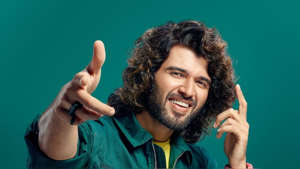Vijay Deverakonda breaks silence on his accident: 'Car took a hit, my head hurts and...'