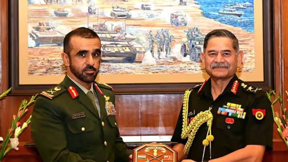 Gen Yousef Maayouf Saeed Al Hallami, Commander of the United Arab Emirates Land Forces (left), received a ceremonial welcome and a detailed briefing on Operation Sindoor. He also met Indian Army Chief General Upendra Dwivedi (right). October 27, 2025. Image: @adgpi/X via PTI Photo
Gen Yousef Maayouf Saeed Al Hallami, Commander of the United Arab Emirates Land Forces (left), received a ceremonial welcome and a detailed briefing on Operation Sindoor. He also met Indian Army Chief General Upendra Dwivedi (right). October 27, 2025. Image: @adgpi/X via PTI Photo