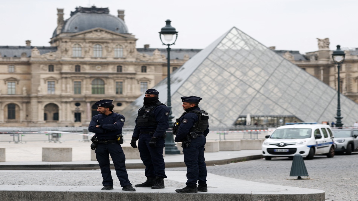 Louvre Museum heist: Two arrested over theft of jewels Louvre Museum heist: Two arrested over theft of jewels
