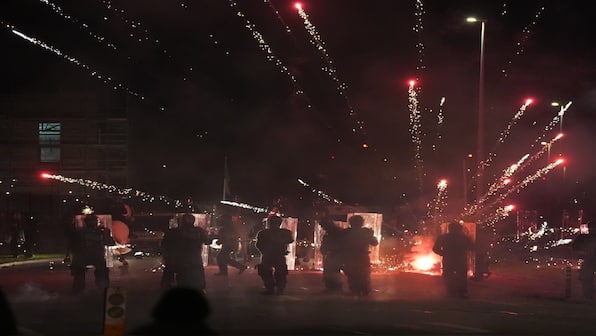 Ireland: Dublin disorder continues into third night, protesters target asylum hotel; police arrest 23