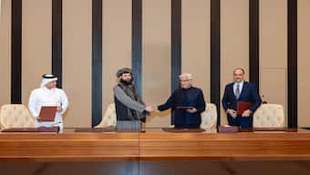 Afghan Defence Minister Maulvi Sahib Muhammad Yaqub Mujahid (centre left) shakes hands with his Pakistani counterpart Khawaja Asif after the two sides agreed to a ceasefire on Sunday, October 19 in Doha, Qatar. X/@MofaQatar_EN