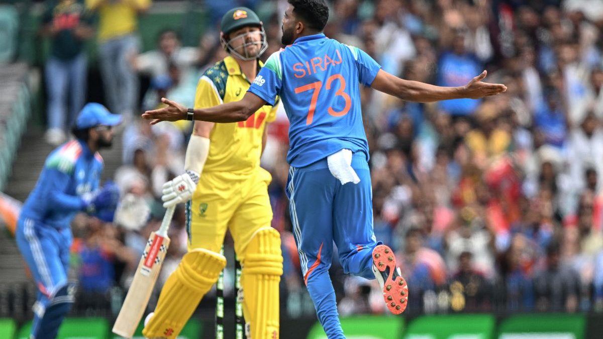 Australia vs India LIVE Score, 3rd ODI at Sydney: India search for more wickets after removing both openers Australia vs India LIVE Score, 3rd ODI at Sydney: India search for more wickets after removing both openers