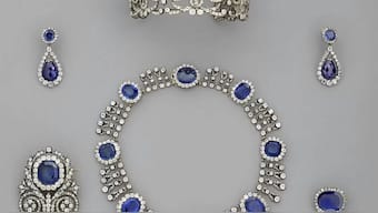 A sapphire and diamond set worn by Queen Hortense, Queen Marie-Amélie and Isabelle of Orléans. Parts of this set were stolen by the thieves from the Louvre Museum on Sunday. Image Courtesy: Musée du Louvre