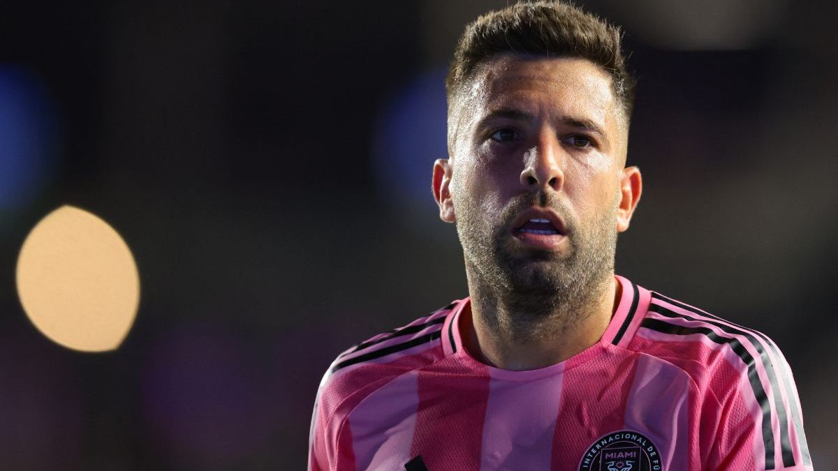 Former Barcelona defender Jordi Alba announces retirement at end of season