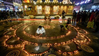 People light earthen lamps, on the occasion of the Diwali at Lal Chowk, in Srinagar, Jammu and Kashmir. PTI/Representational image