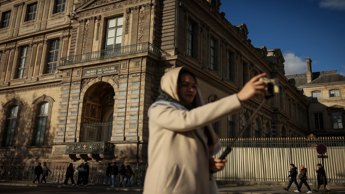Will arrest of 2 men in Louvre Museum heist help in recovering stolen jewels? Will arrest of 2 men in Louvre Museum heist help in recovering stolen jewels?