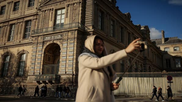 Will arrest of 2 men in Louvre Museum heist help in recovering stolen jewels?