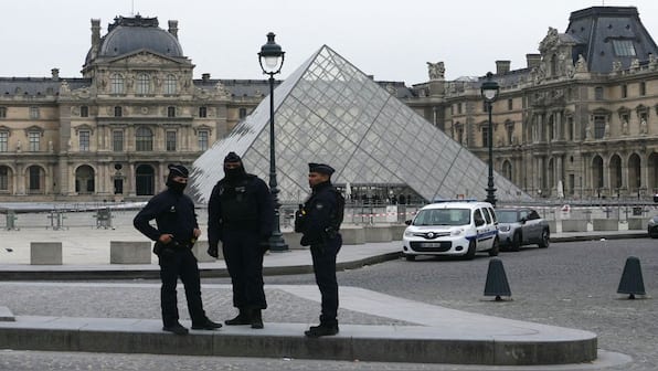 How valuable are the jewels stolen from the Louvre Museum?