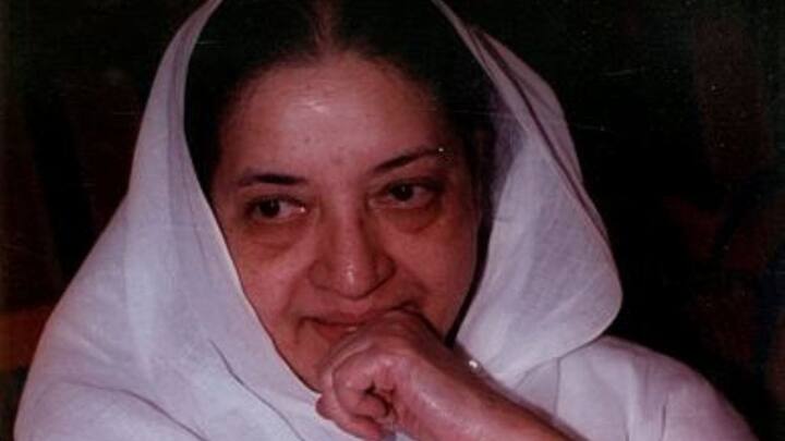 Veteran actress Sandhya Shantaram passes away, Maharashtra leaders condole demise Veteran actress Sandhya Shantaram passes away, Maharashtra leaders condole demise