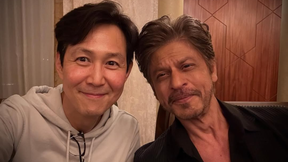 Netflix's 'Squid Game' star Lee Jung-jae shares a selfie with Shah Rukh Khan, fans react to viral picture Netflix's 'Squid Game' star Lee Jung-jae shares a selfie with Shah Rukh Khan, fans react to viral picture