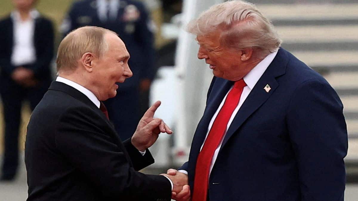 Russia, US in active talks on Ukraine settlement, Alaska summit outcomes shared with Kiev, says Kremlin aide