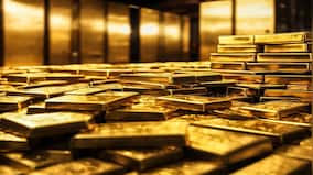 Gold hits fresh record above $5,200 as dollar weakens; Deutsche Bank eyes $6,000