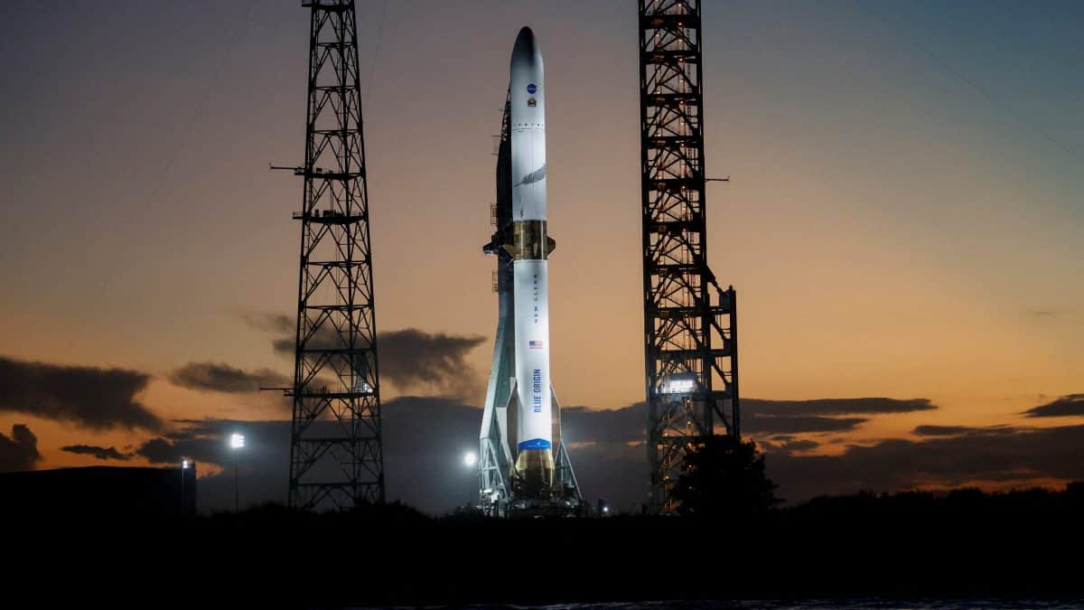 Blue Origin Launches New Glenn, Jane Goodall Memorial Held, UK Pubs Protest