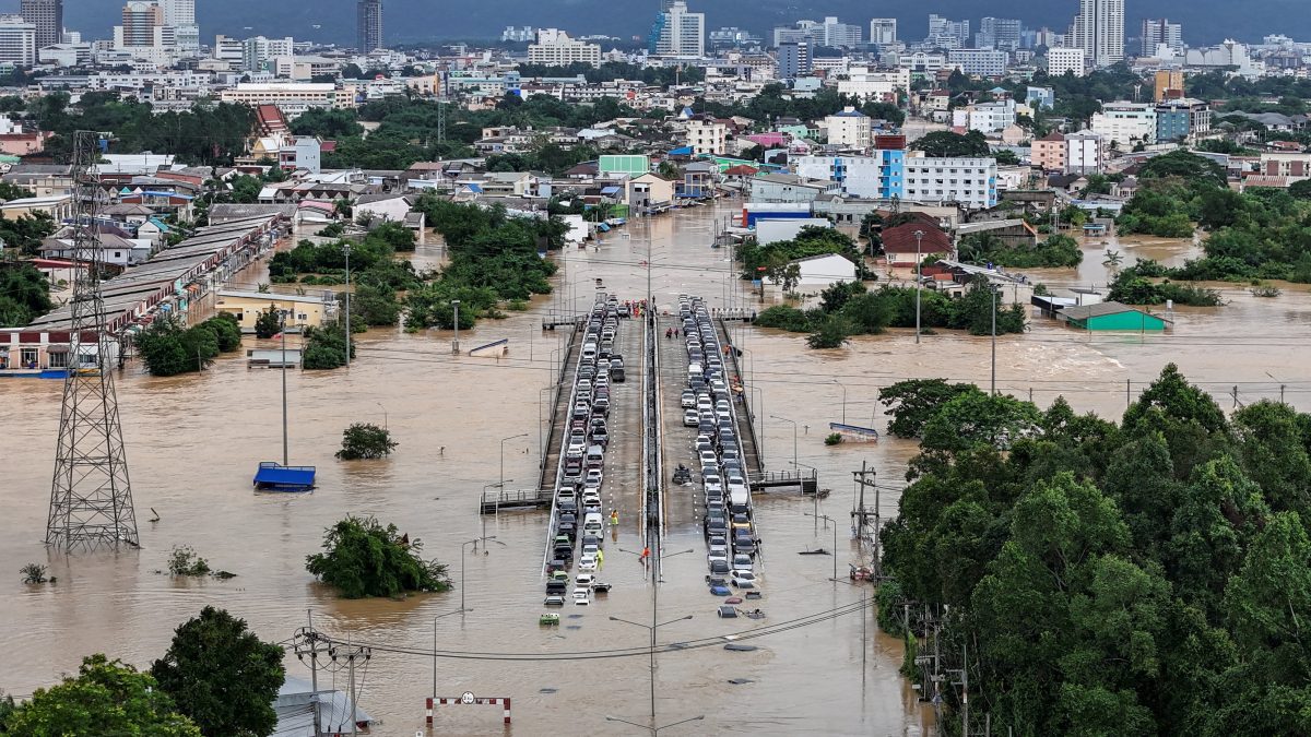 Hundreds dead, scores missing as floods ravage Southeast Asia Hundreds dead, scores missing as floods ravage Southeast Asia