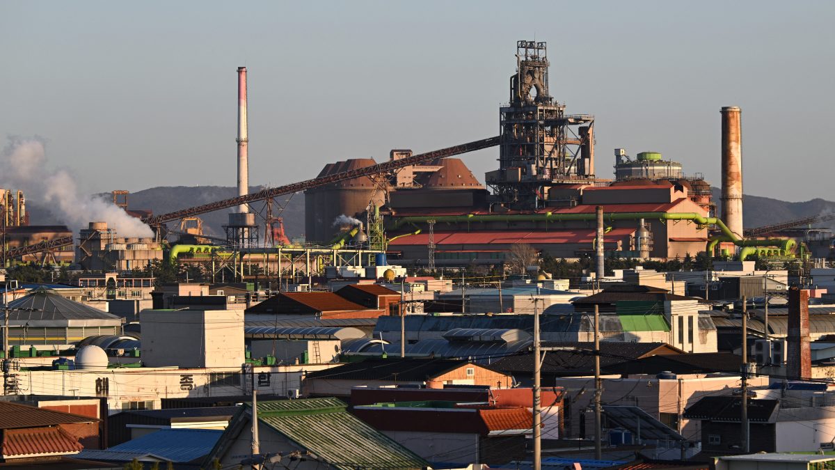 South Korea: Three workers hospitalised after inhaling toxic gas at steel plant South Korea: Three workers hospitalised after inhaling toxic gas at steel plant