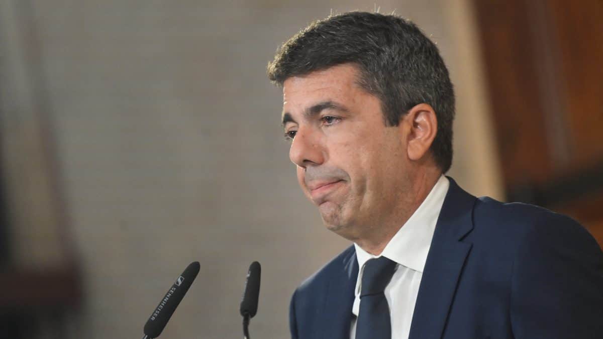 Valencia President Carlos Mazón steps down after mismanagement of deadly floods