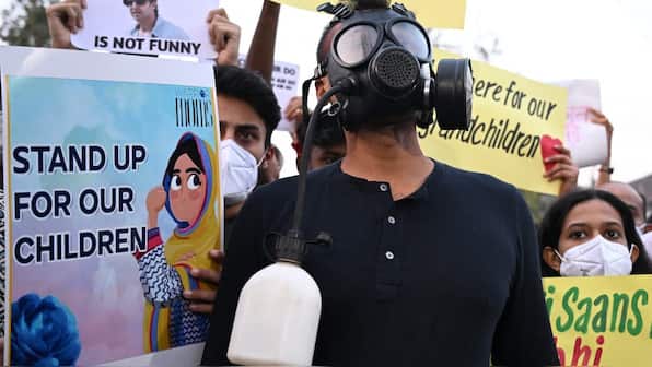 Delhi air pollution protest turns violent: 22 arrested after pepper-spraying on-duty cops