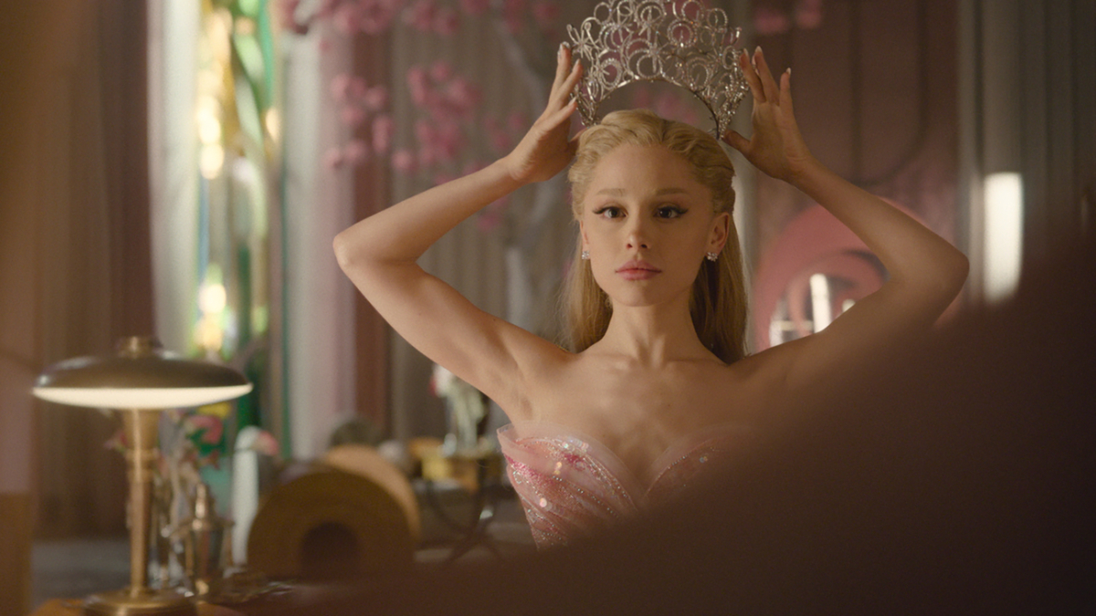 Ariana Granda is Glinda in WICKED FOR GOOD, directed by Jon M. Chu. Ariana Granda is Glinda in WICKED FOR GOOD, directed by Jon M. Chu.