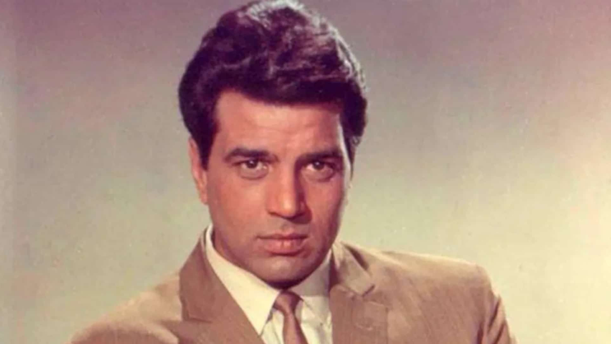 Dharmendra: How the most handsome star of Hindi cinema is also a versatile & vulnerable actor Dharmendra: How the most handsome star of Hindi cinema is also a versatile & vulnerable actor