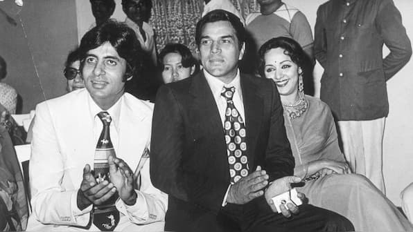 WATCH! Amitabh Bachchan, Salman Khan, Akshay Kumar, and Hema Malini arrive to pay their last respects to legendary actor Dharmendra