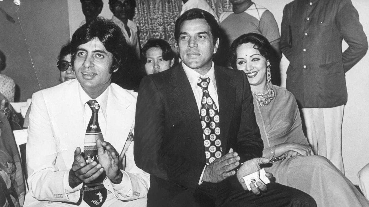 WATCH! Amitabh Bachchan, Salman Khan, Akshay Kumar, and Hema Malini arrive to pay their last respects to legendary actor Dharmendra WATCH! Amitabh Bachchan, Salman Khan, Akshay Kumar, and Hema Malini arrive to pay their last respects to legendary actor Dharmendra