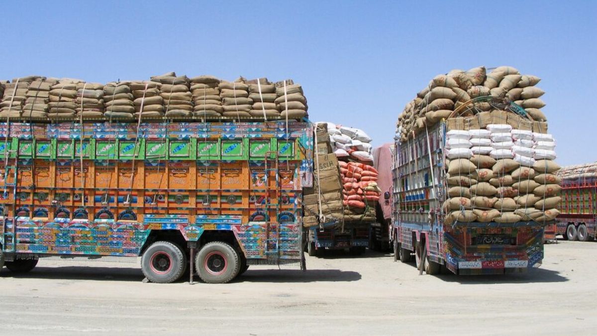 Trucks loaded with supplies wait to cross into Afghanistan at the Friendship Gate crossing point, in the Pakistan-Afghanistan border town of Chaman, Pakistan August 19, 2021. (Photo: Saeed Ali Achakzai/Reuters) Trucks loaded with supplies wait to cross into Afghanistan at the Friendship Gate crossing point, in the Pakistan-Afghanistan border town of Chaman, Pakistan August 19, 2021. (Photo: Saeed Ali Achakzai/Reuters)