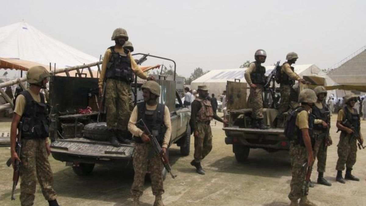 Suicide bombers attack Pakistan’s paramilitary HQ in Peshawar Suicide bombers attack Pakistan’s paramilitary HQ in Peshawar