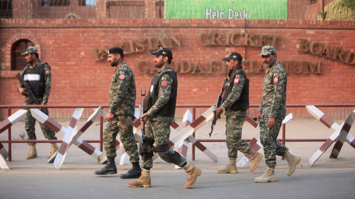 Pakistan offers Sri Lankan cricket team army and paramilitary protection after Islamabad suicide bombing Pakistan offers Sri Lankan cricket team army and paramilitary protection after Islamabad suicide bombing